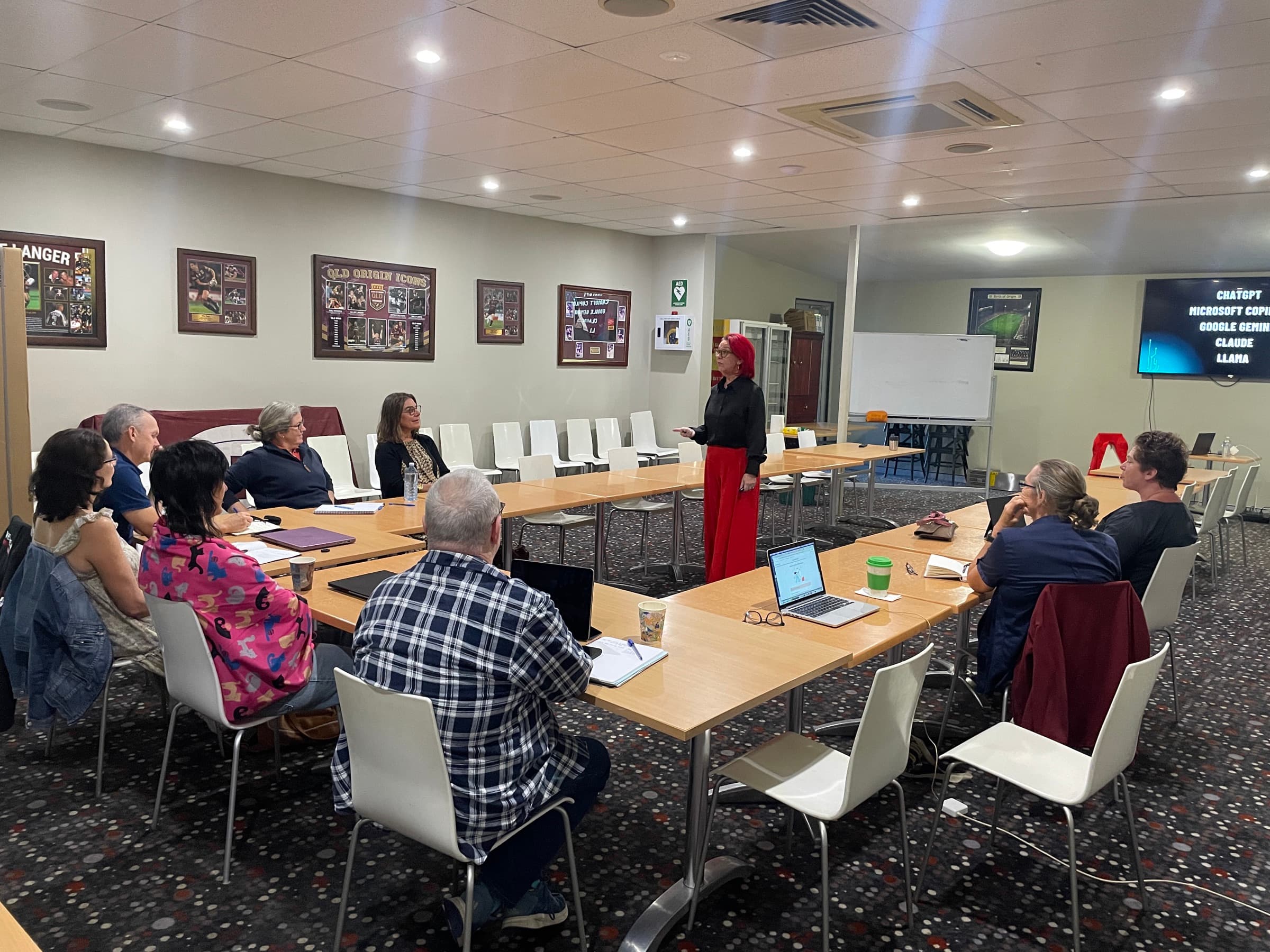 Tracy Sheen running an AI tools workshop in Longreach.