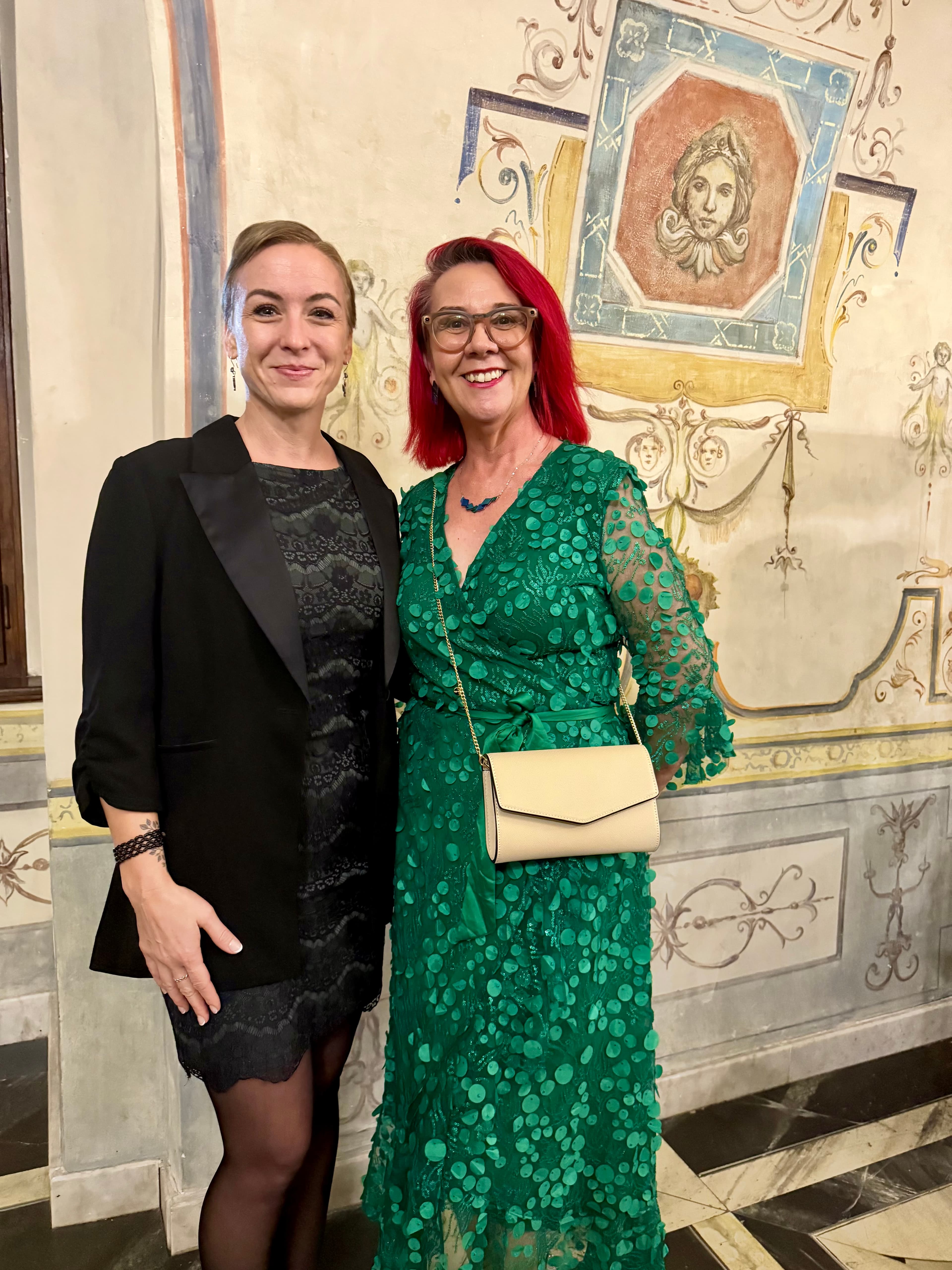 Tracy Sheen with Lucie Strechová, moderator of the Leading from the Front panel, at the congress in Prague